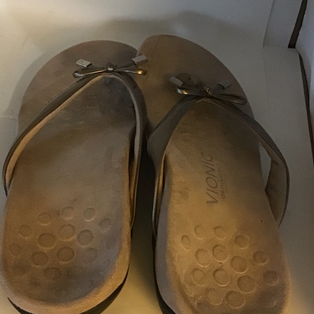 Vionic Women's Tan Sandals with Metallic Bow
